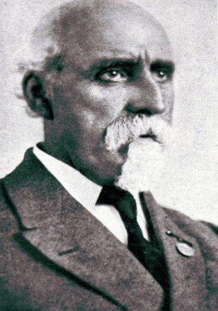 Portrait photograph of Peter Lee